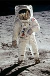 fond iphone cosmonaute sur la lune