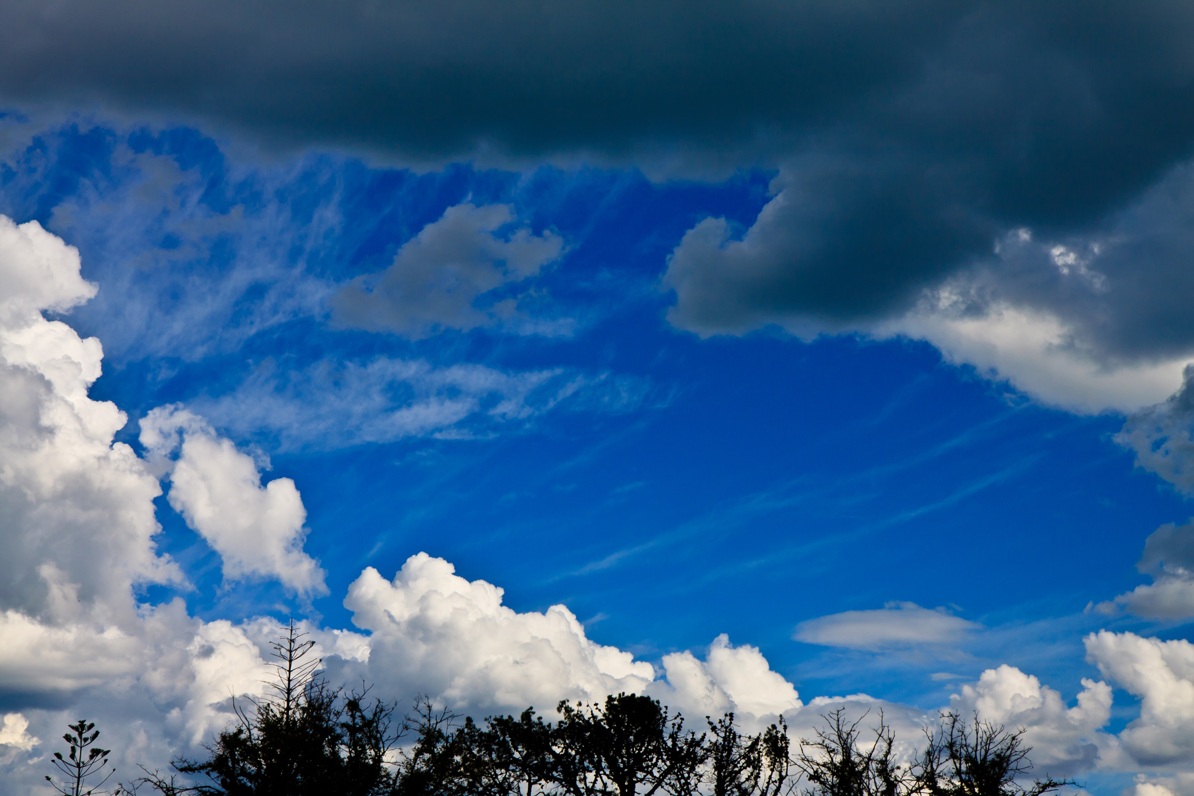 fond ecran HD Nuages et ciel bleu (nuages_001.jpg)