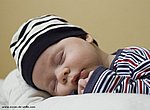 fond ecran  bébé dort