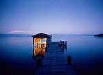fond ecran  cabane sur un lac